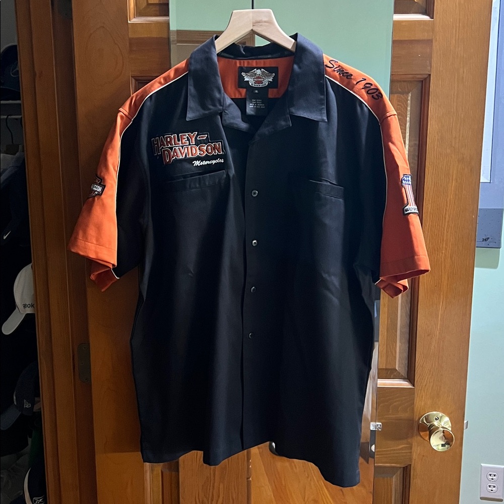 Harley-Davidson Black and Orange Short Sleeve Shirt
Never worn